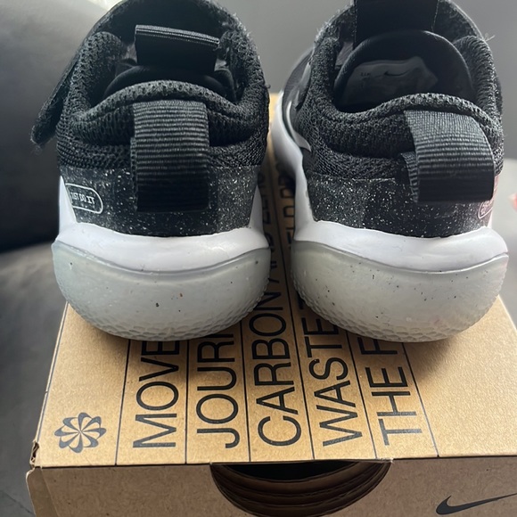 Nike Explor Next Nature..Size 4C - Picture 3 of 4